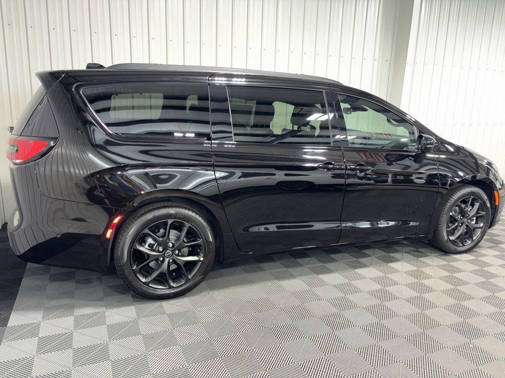 new 2025 Chrysler Pacifica car, priced at $49,191