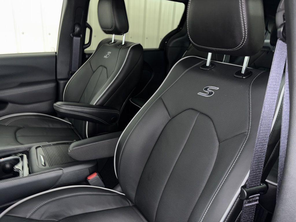 new 2025 Chrysler Pacifica car, priced at $49,191