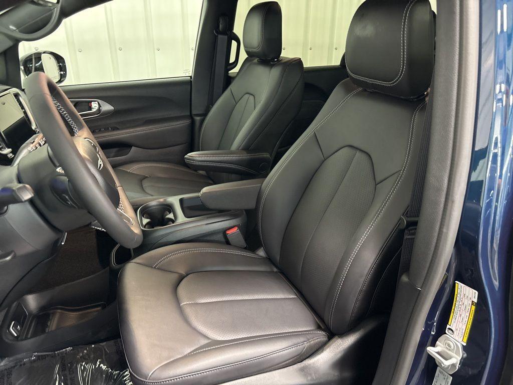 new 2025 Chrysler Pacifica car, priced at $43,114
