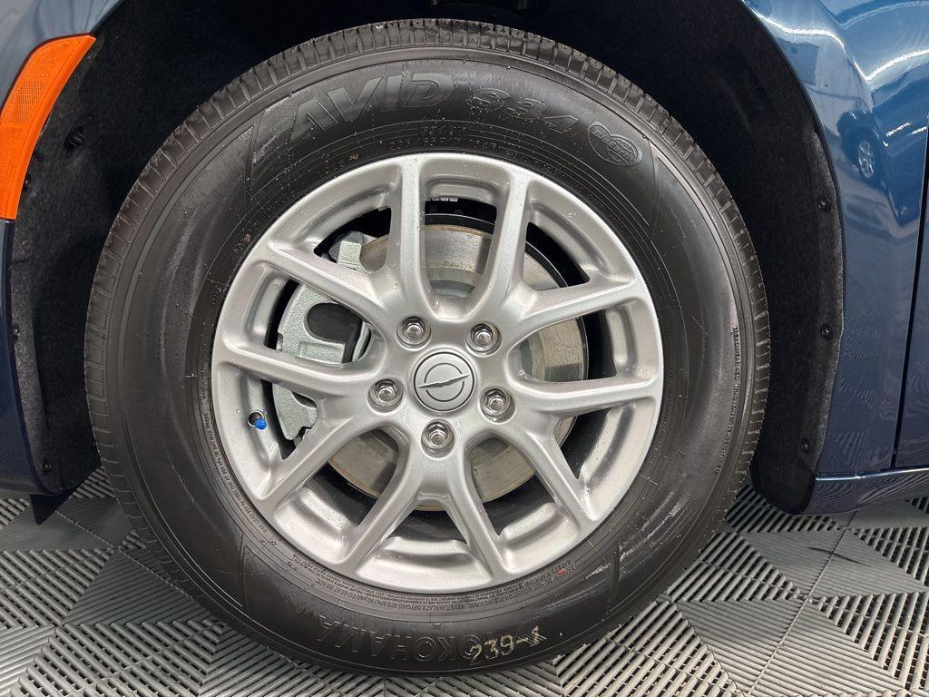 new 2025 Chrysler Pacifica car, priced at $43,114