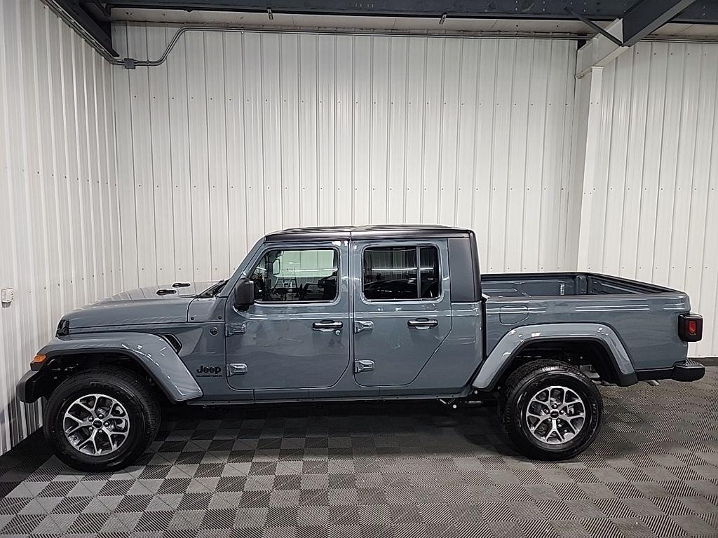 new 2025 Jeep Gladiator car, priced at $49,579