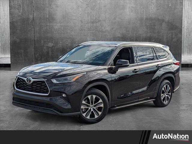used 2022 Toyota Highlander car, priced at $30,232