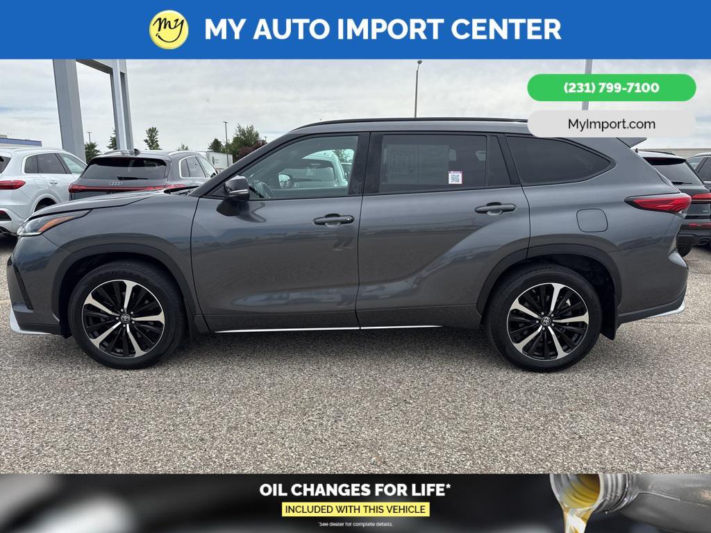 used 2022 Toyota Highlander car, priced at $40,281