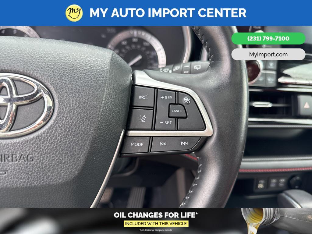 used 2022 Toyota Highlander car, priced at $40,281