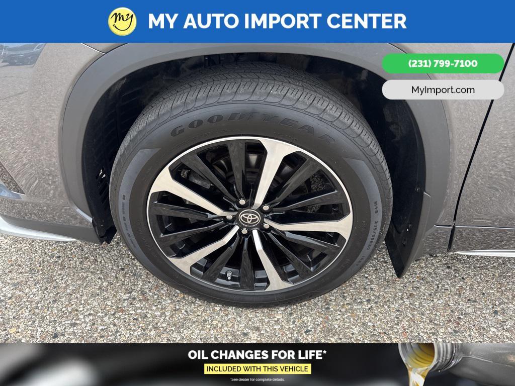 used 2022 Toyota Highlander car, priced at $40,281