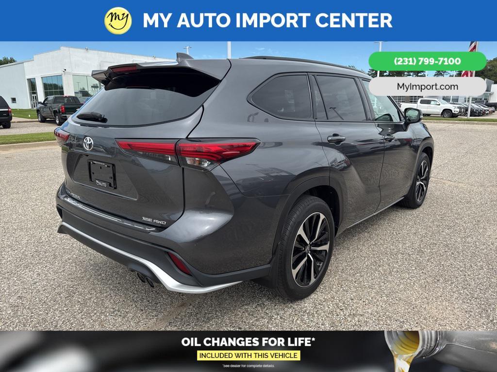 used 2022 Toyota Highlander car, priced at $40,281