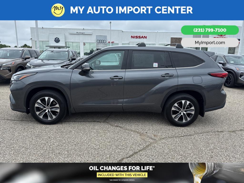 used 2022 Toyota Highlander car, priced at $38,304