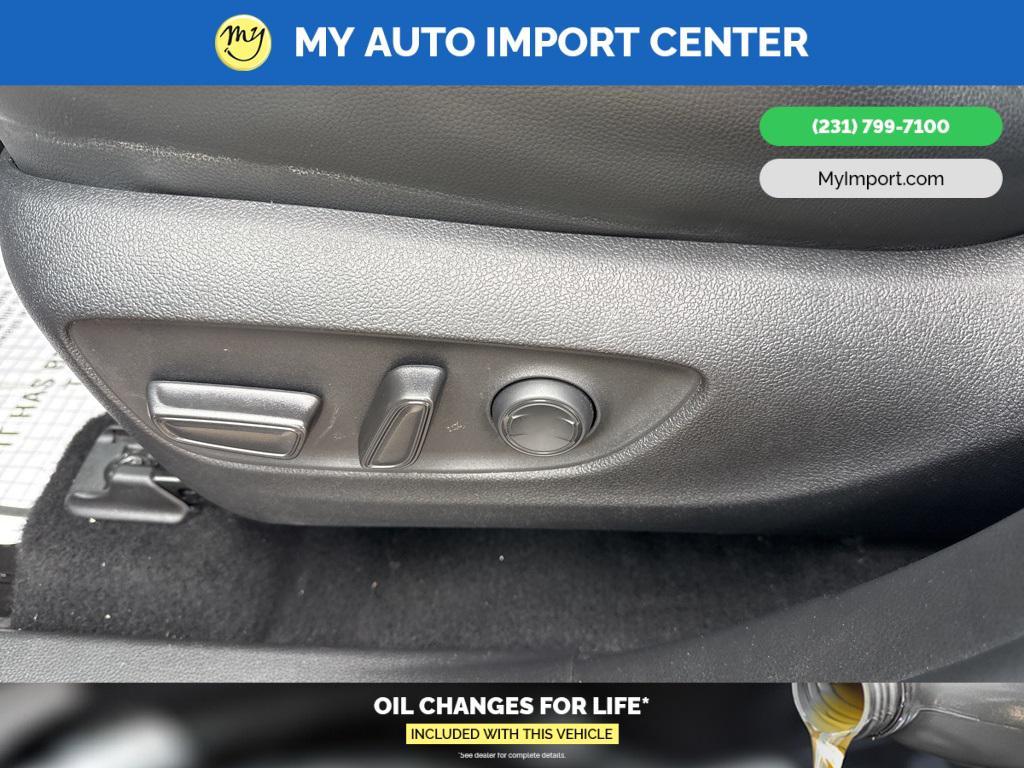 used 2022 Toyota Highlander car, priced at $38,304