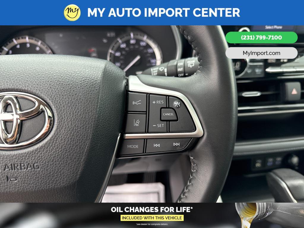 used 2022 Toyota Highlander car, priced at $38,304