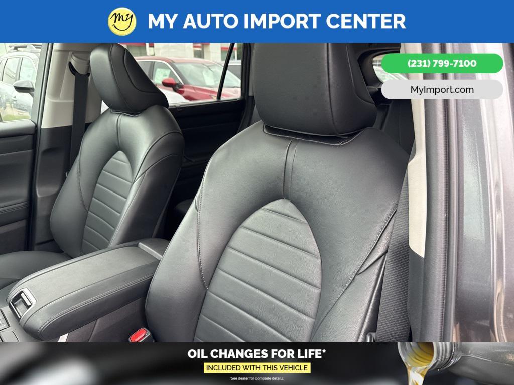 used 2022 Toyota Highlander car, priced at $38,304