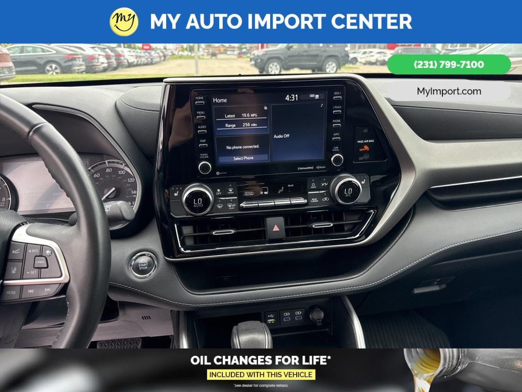 used 2022 Toyota Highlander car, priced at $38,304
