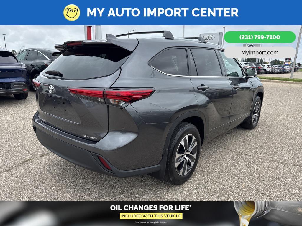 used 2022 Toyota Highlander car, priced at $38,304
