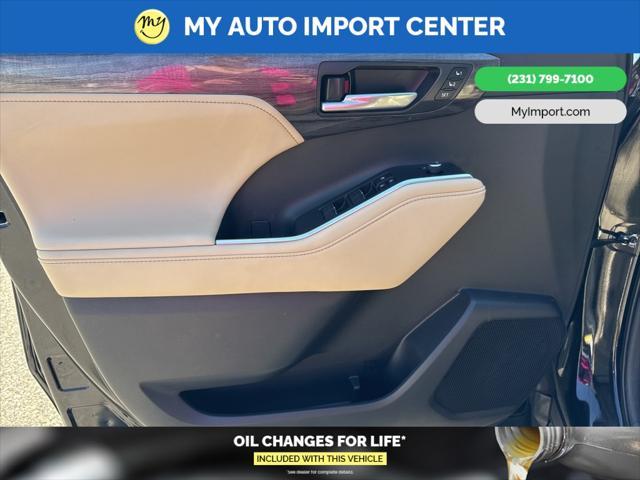 used 2023 Toyota Highlander car, priced at $34,881