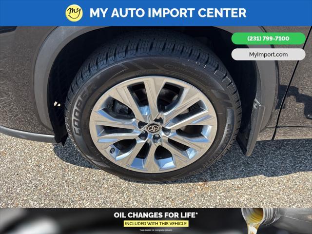 used 2023 Toyota Highlander car, priced at $34,881