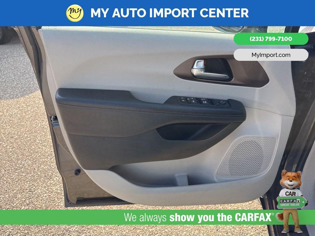 used 2017 Chrysler Pacifica car, priced at $12,784