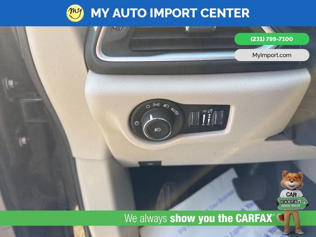 used 2017 Chrysler Pacifica car, priced at $12,784