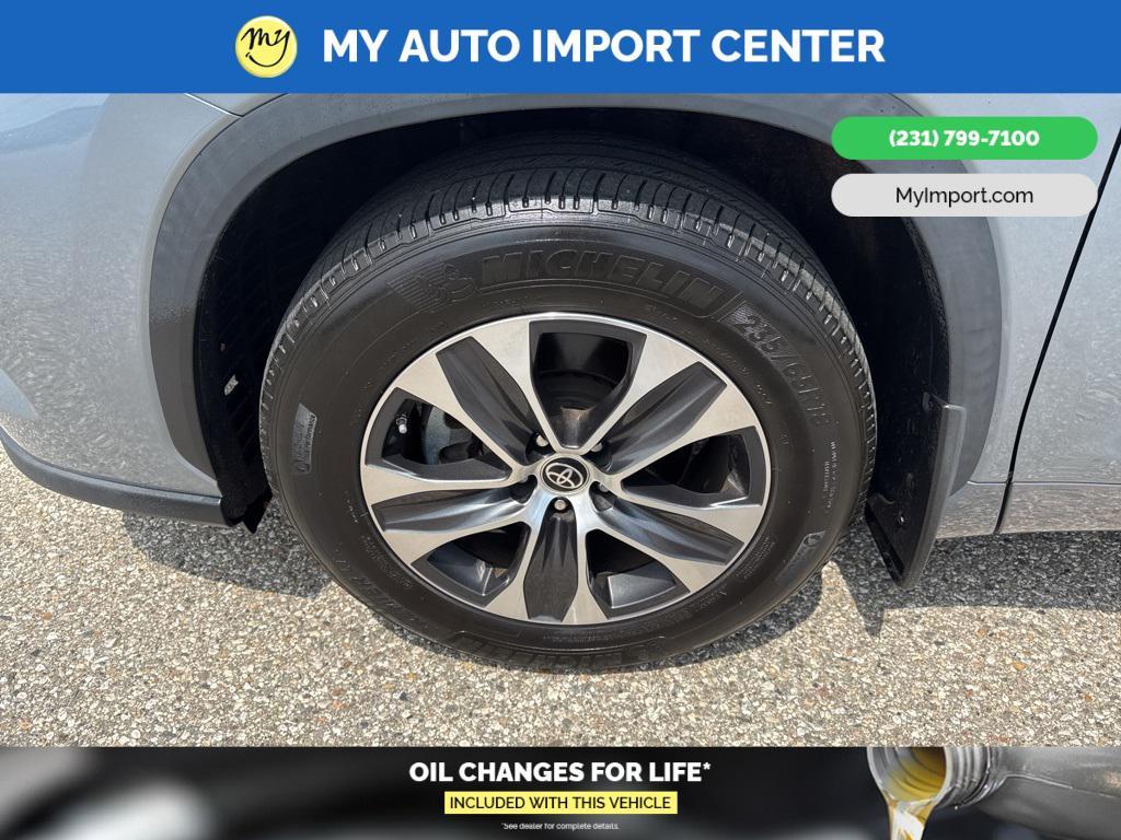 used 2022 Toyota Highlander car, priced at $37,918