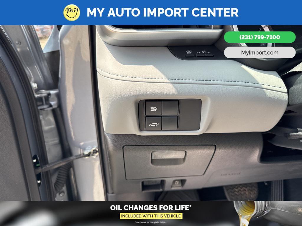 used 2022 Toyota Highlander car, priced at $37,918