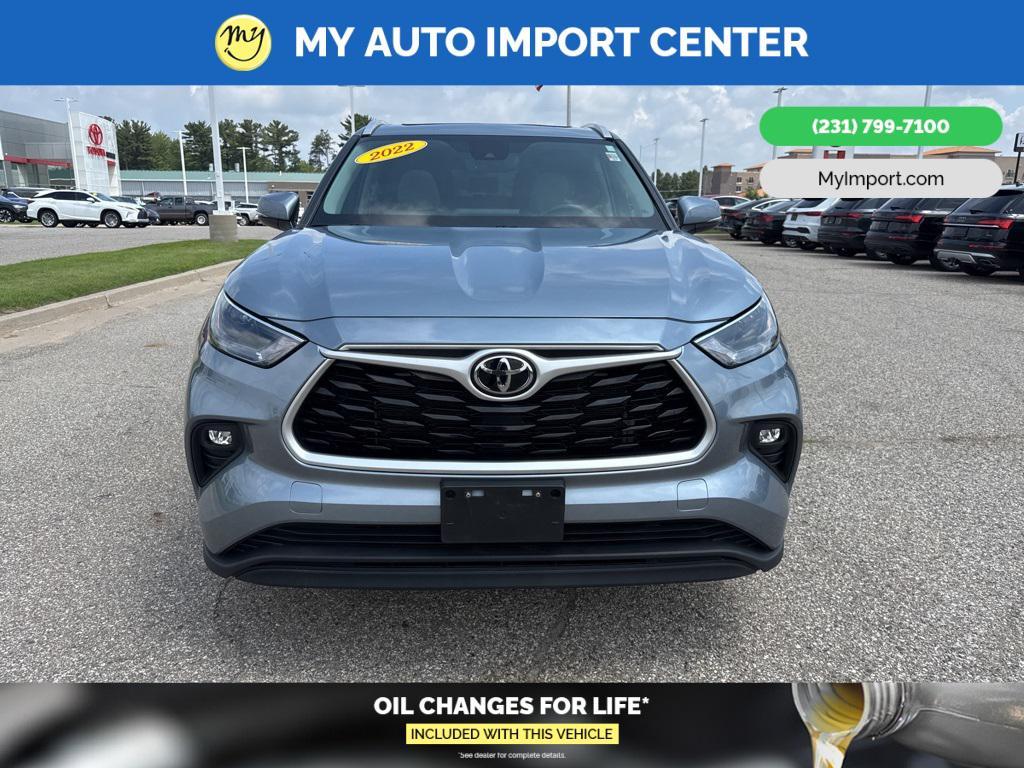 used 2022 Toyota Highlander car, priced at $37,918