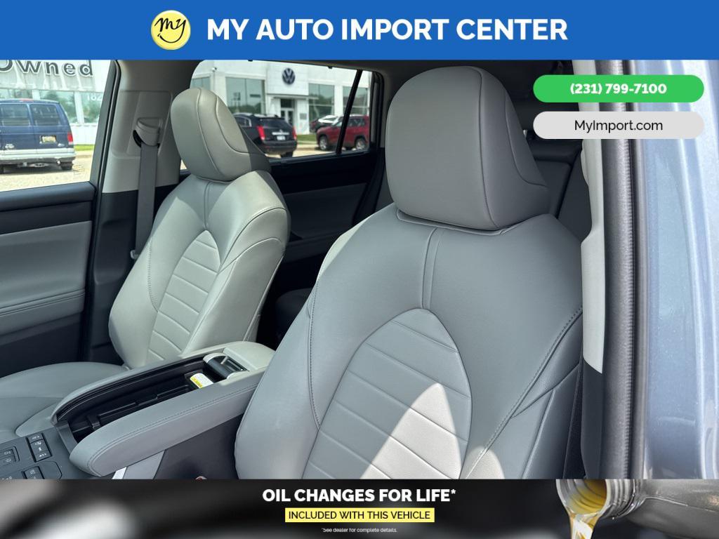 used 2022 Toyota Highlander car, priced at $37,918