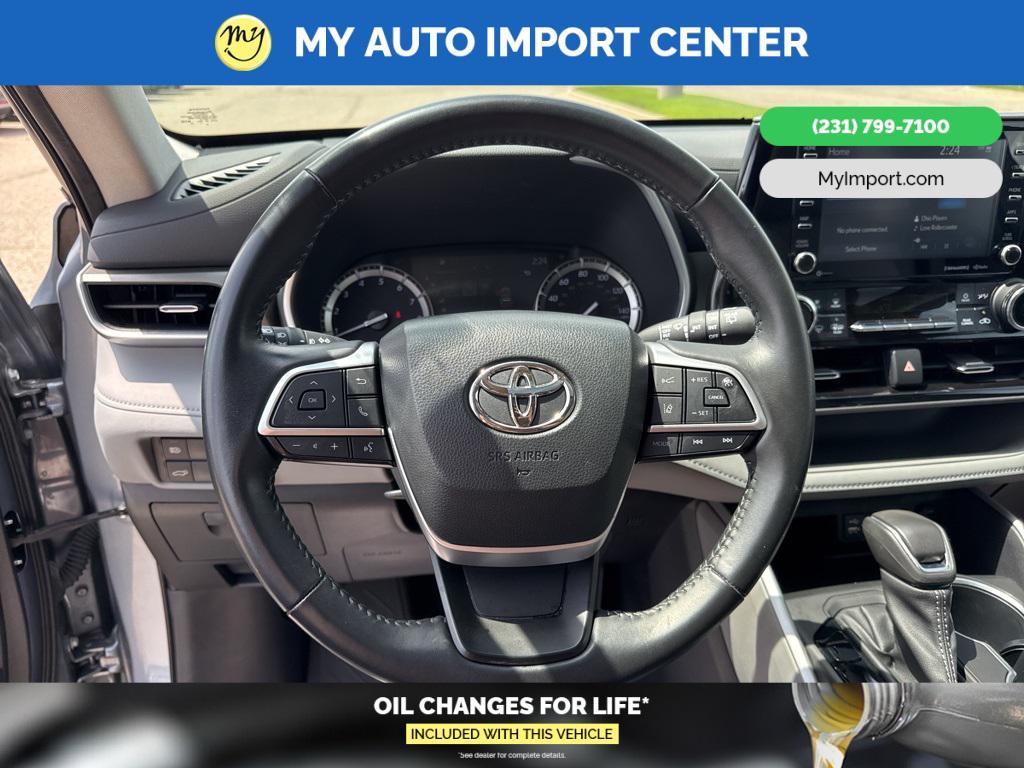 used 2022 Toyota Highlander car, priced at $37,918
