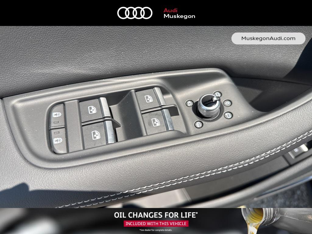 new 2025 Audi Q7 car, priced at $70,850