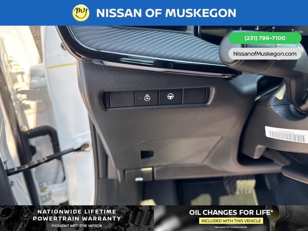new 2025 Nissan Kicks car, priced at $32,030