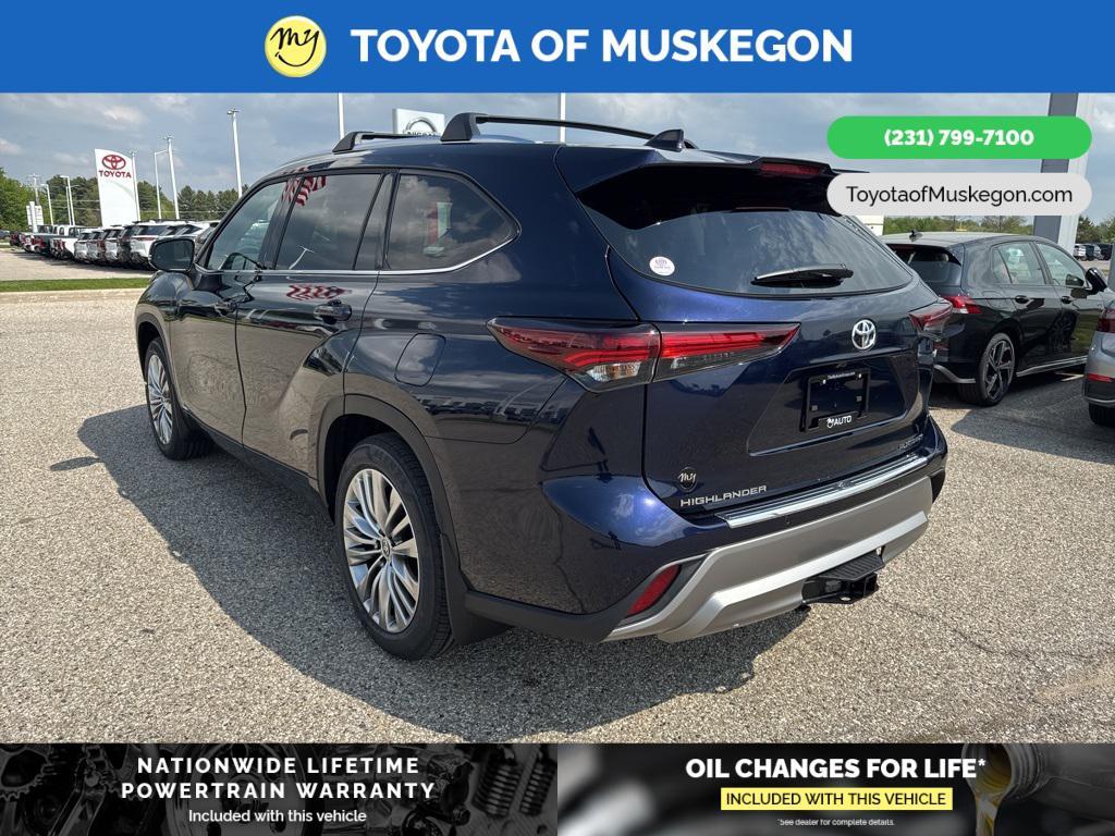 new 2025 Toyota Highlander Hybrid car, priced at $57,886