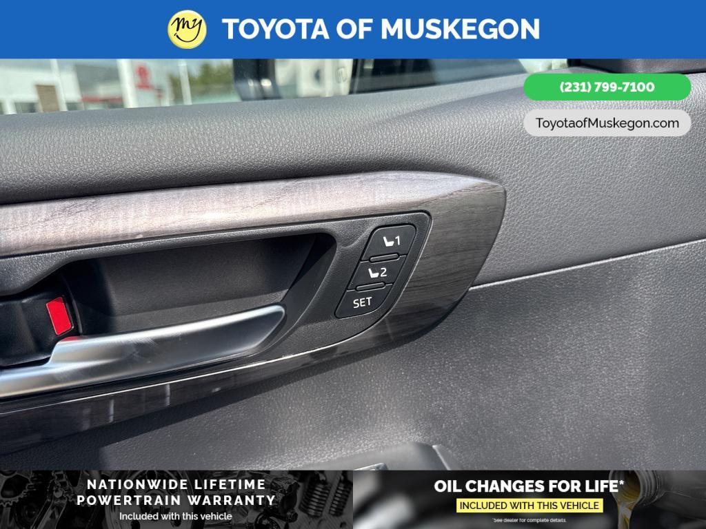 new 2025 Toyota Highlander Hybrid car, priced at $57,886
