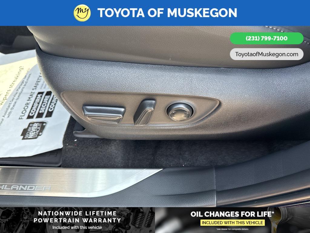 new 2025 Toyota Highlander Hybrid car, priced at $57,886