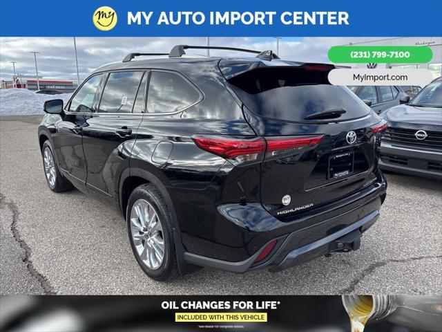 used 2023 Toyota Highlander car, priced at $40,754