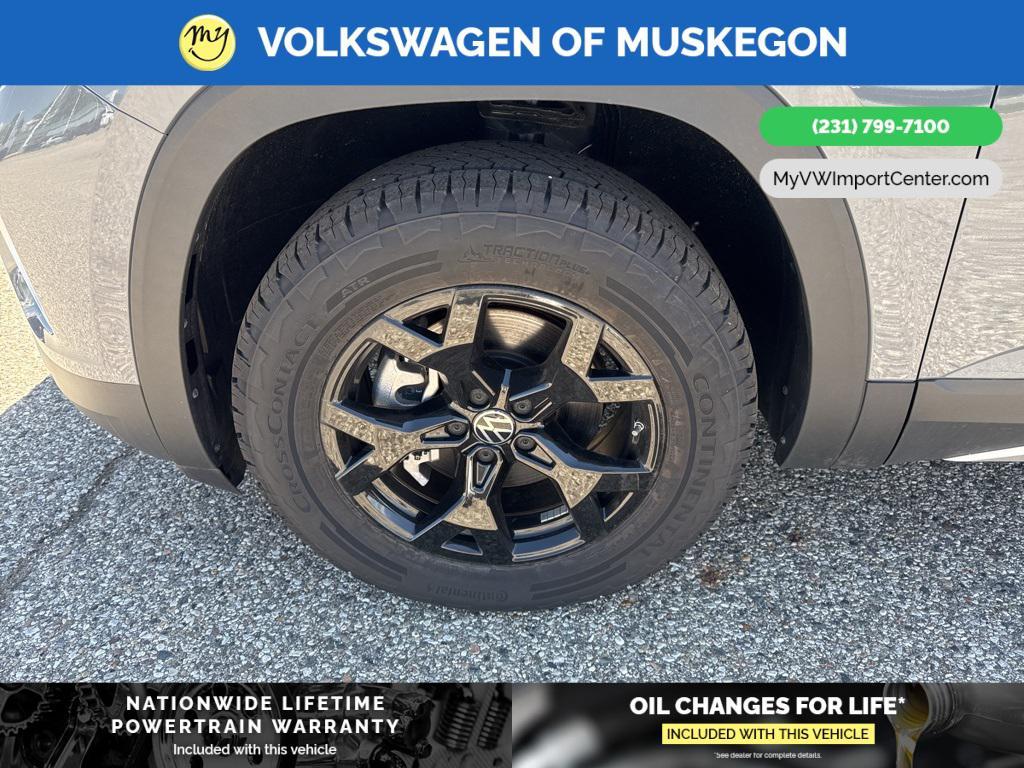 new 2025 Volkswagen Atlas car, priced at $47,601