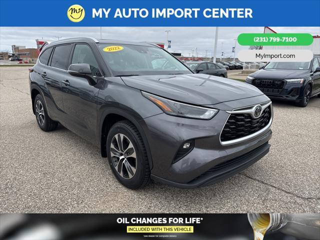 used 2022 Toyota Highlander car, priced at $36,147