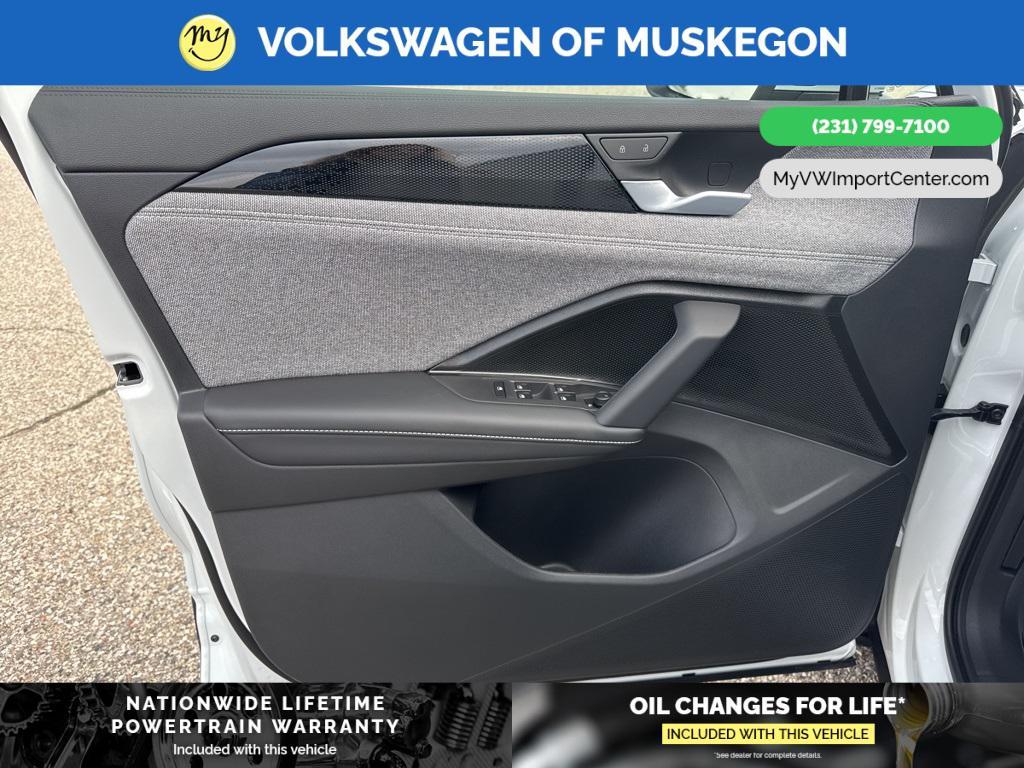 new 2025 Volkswagen Tiguan car, priced at $32,682