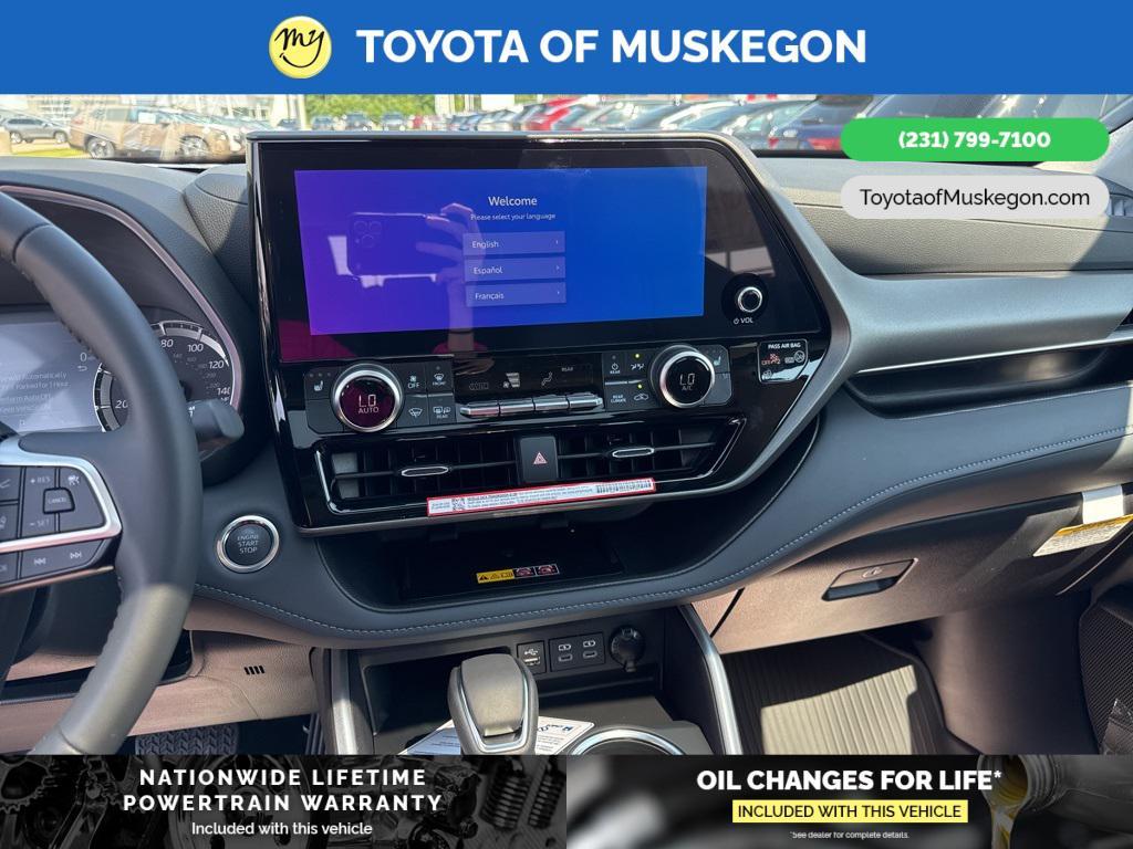 new 2025 Toyota Highlander car, priced at $48,572