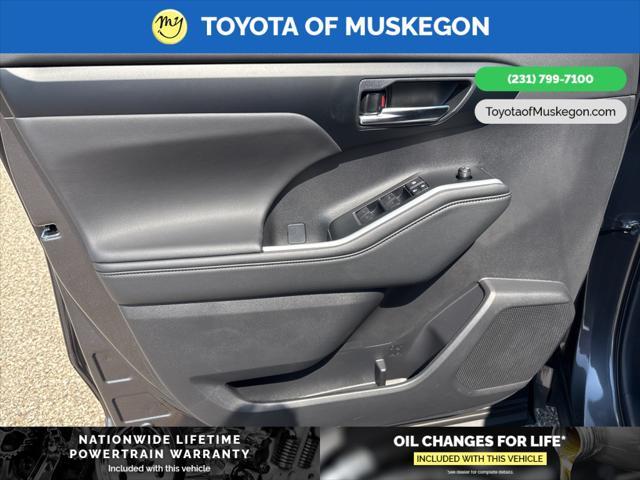 new 2025 Toyota Highlander car, priced at $48,572