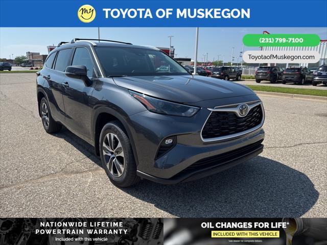 new 2025 Toyota Highlander car, priced at $48,572