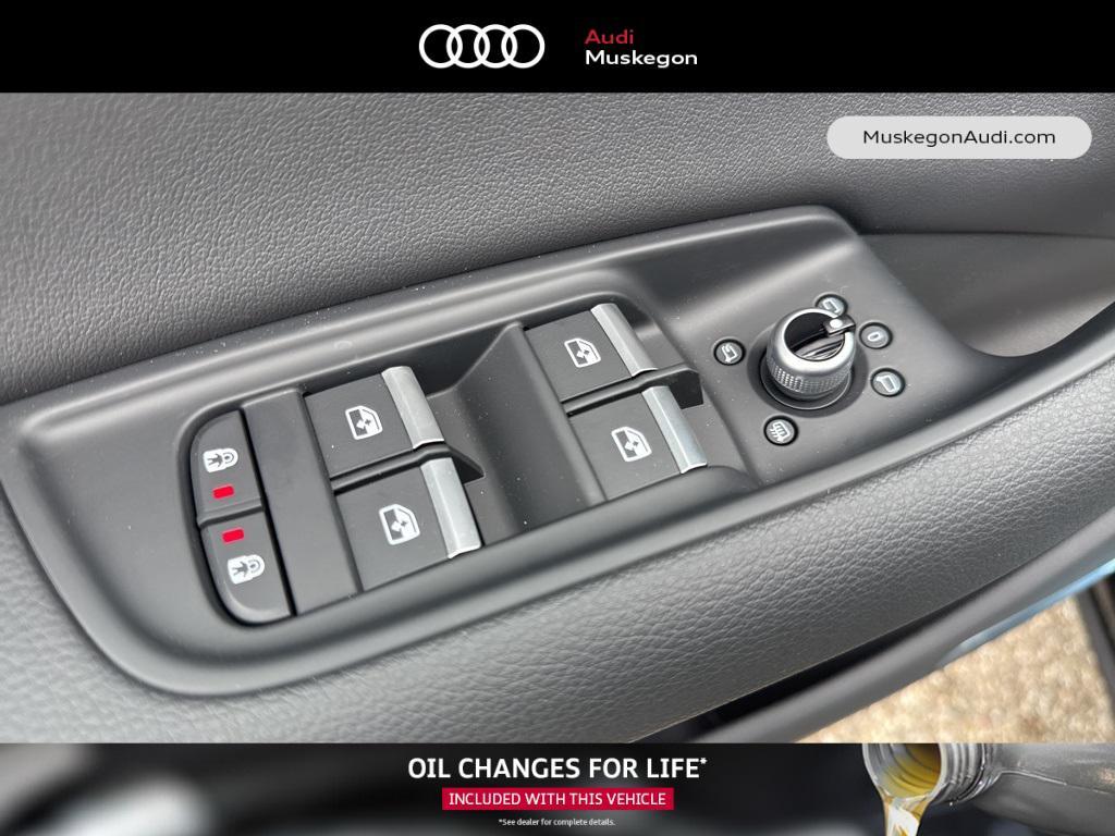 new 2025 Audi Q7 car, priced at $61,920