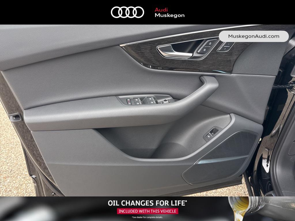new 2025 Audi Q7 car, priced at $61,920