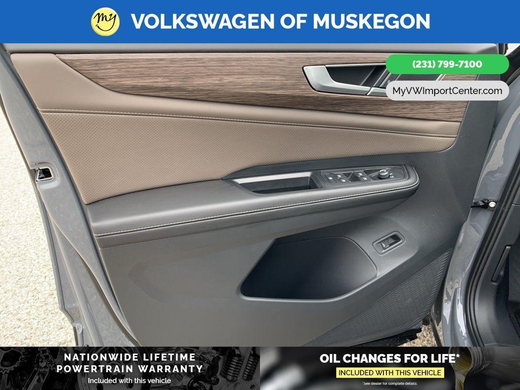 new 2025 Volkswagen Atlas car, priced at $45,738