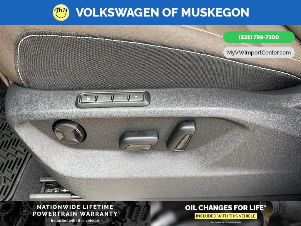 new 2025 Volkswagen Atlas car, priced at $48,086