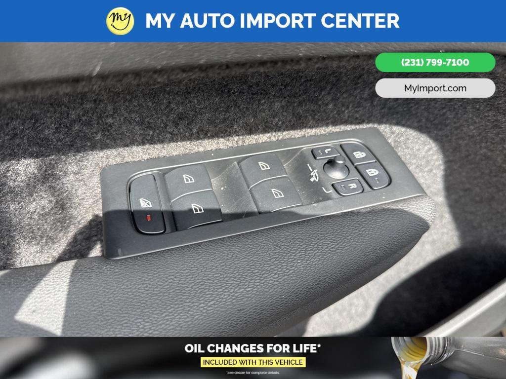 used 2022 Volvo XC40 car, priced at $33,450