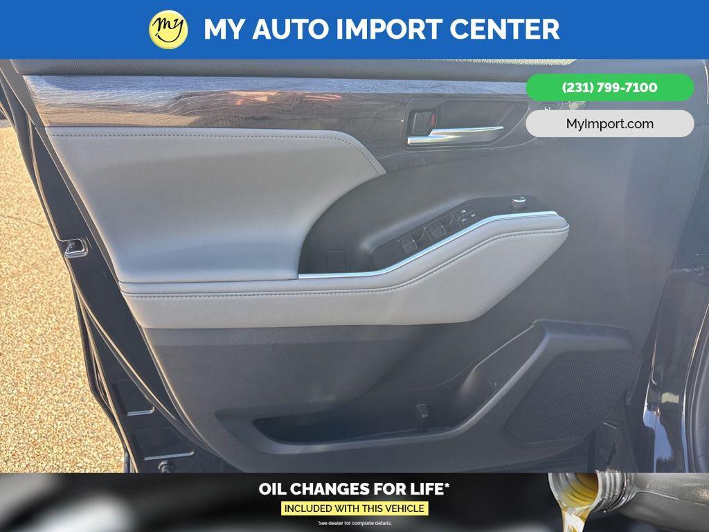 used 2020 Toyota Highlander Hybrid car, priced at $35,185