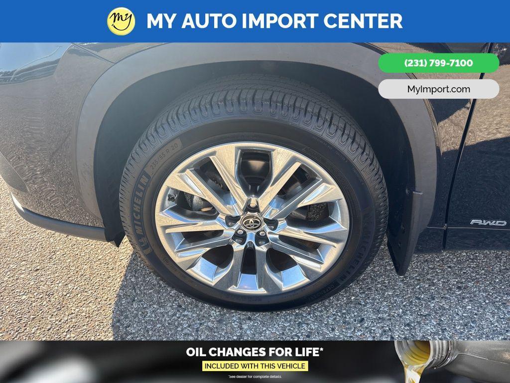 used 2020 Toyota Highlander Hybrid car, priced at $35,185