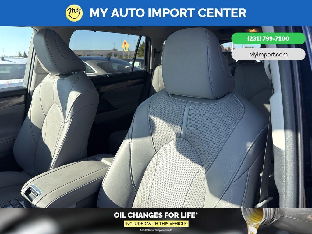 used 2020 Toyota Highlander Hybrid car, priced at $35,185