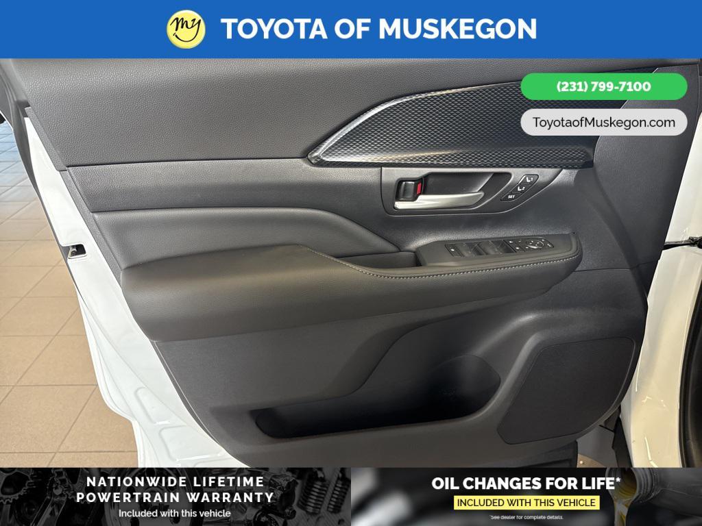 new 2025 Toyota Grand Highlander Hybrid car, priced at $61,443