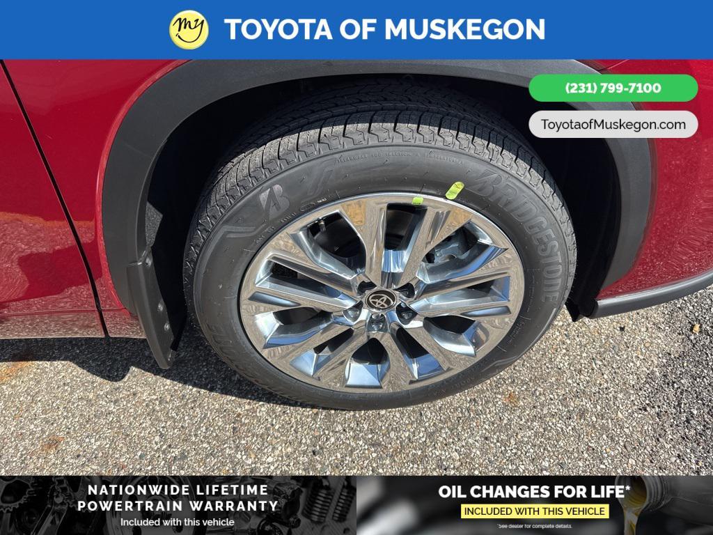 new 2025 Toyota Highlander car, priced at $53,587