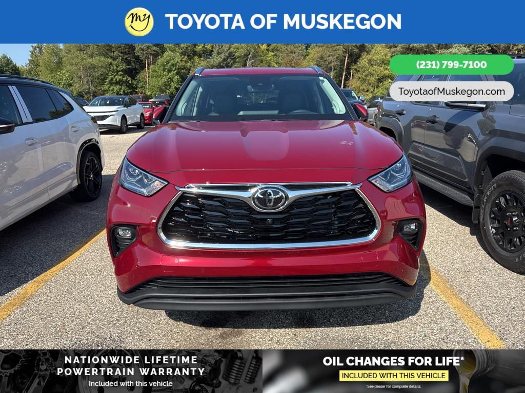 new 2025 Toyota Highlander car, priced at $53,587
