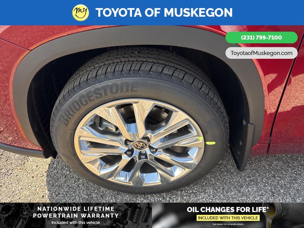 new 2025 Toyota Highlander car, priced at $53,587