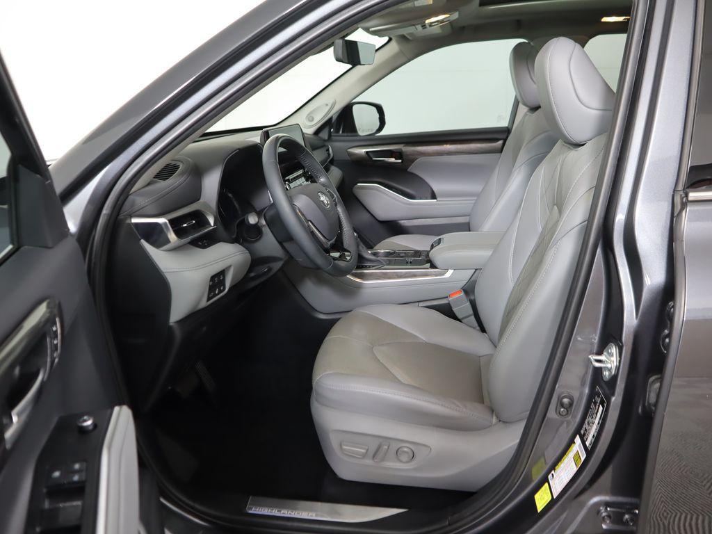 used 2021 Toyota Highlander Hybrid car, priced at $37,992